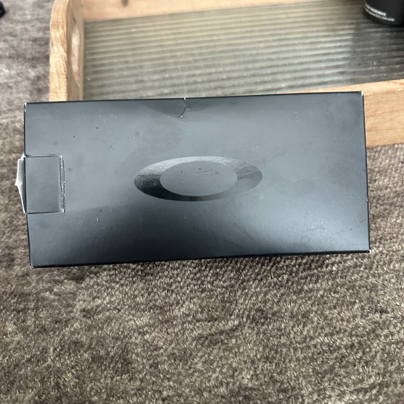 Oakley Sunglasses - NEW - Picture 6 of 10